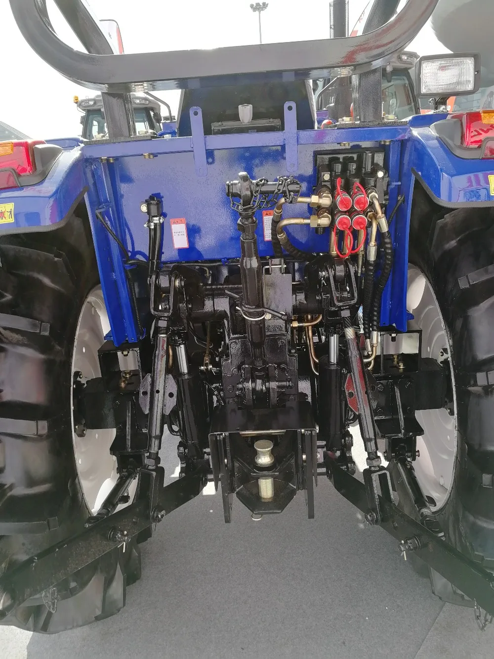 80hp 4 колеса привода гидравлический сельскохозяйственный трактор F; рука машина с кабиной и Кондиционер