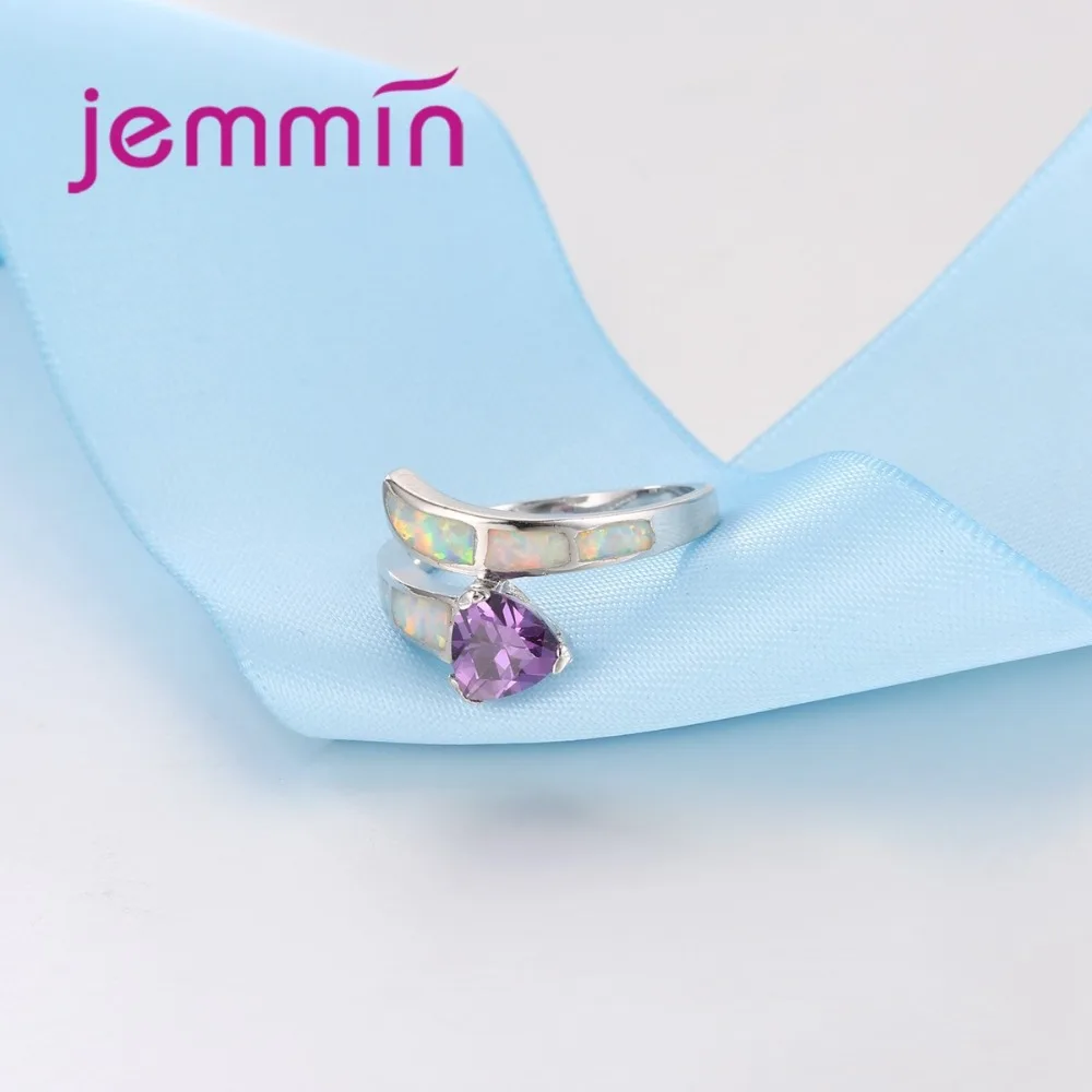 Кольцо из серебра 925 пробы с фиолетовым кристаллом и белым опалом | Украшения