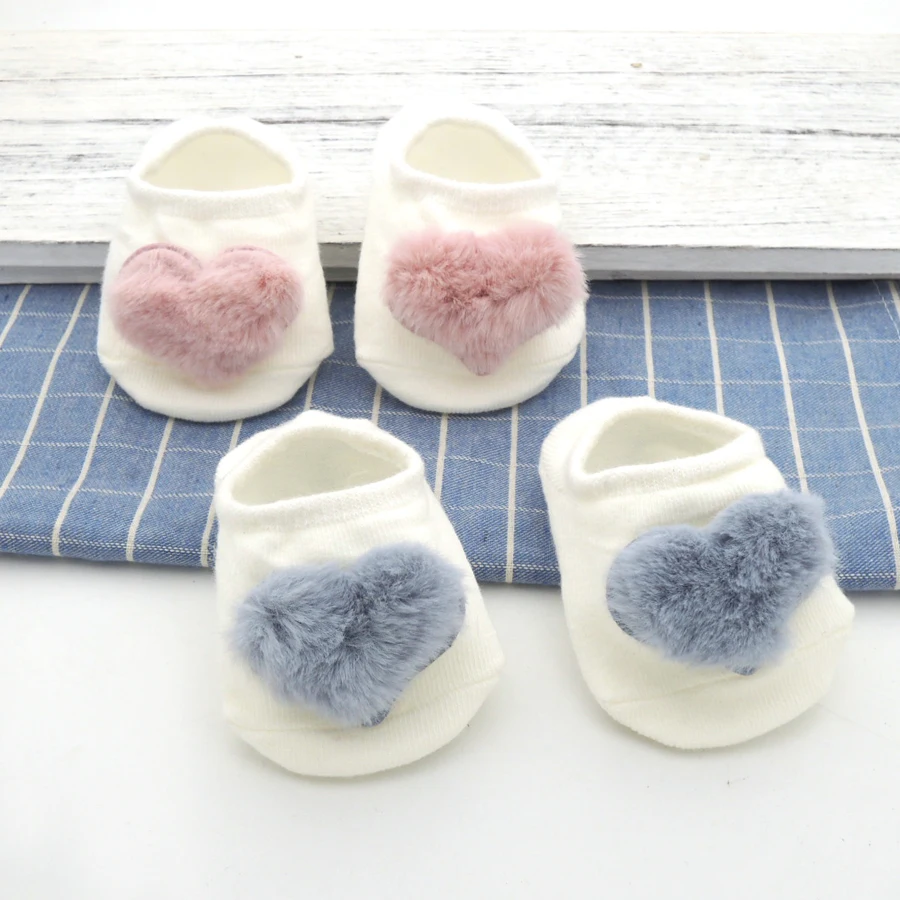 2 colors assorted Новое поступление; милые плюшевые носки с сердечками для малышей; цвет синий, розовый; хлопковые носки с сердечками для новорожденных Нескользящие невидимые носки; BB04 - Цвет: 2 colors assorted