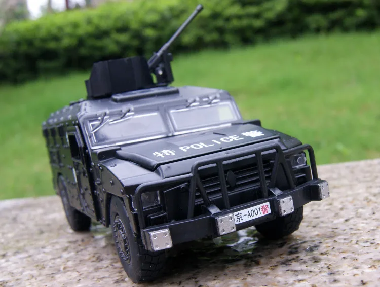 Модель бронированного автомобиля 1:32 из сплава развивающие игрушки с высокой