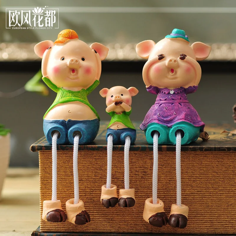 

A family of three hanging doll birthday gift wedding Home Furnishing Living Room Decor Garden Ornaments