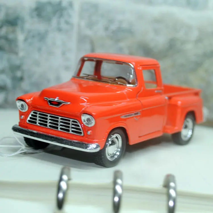 Игрушечная машинка в масштабе YJ KT 1/32 США 1955 Chevy Stepside Pick Up литый под давлением