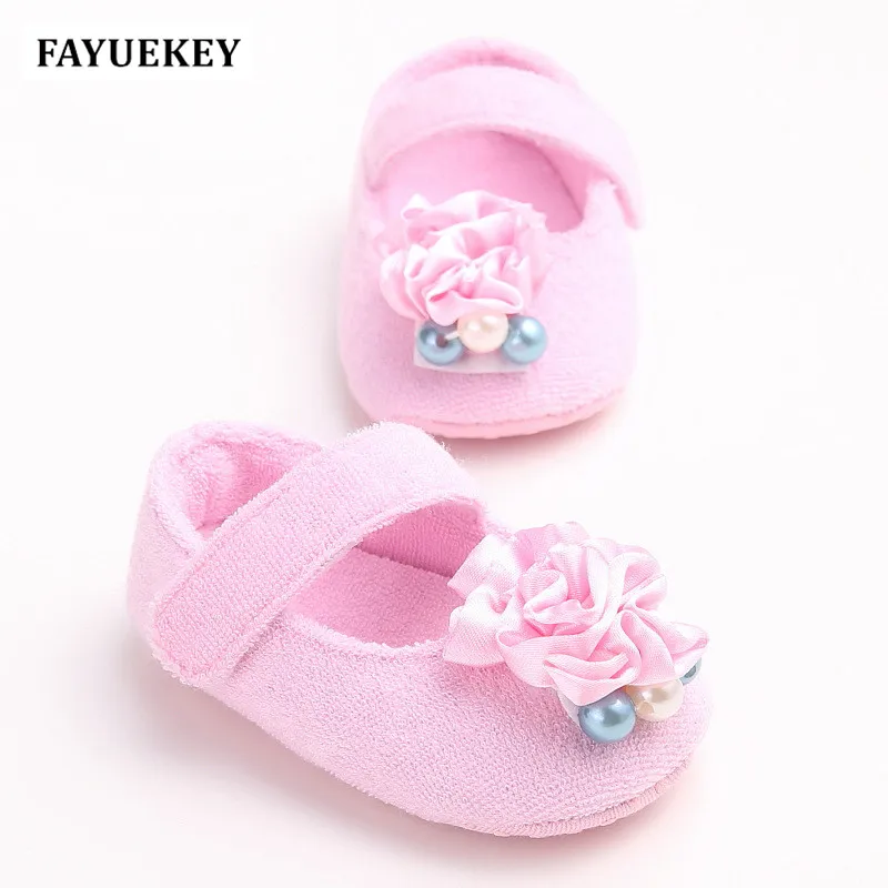 Fayuekey мягкое дно детские мокасины с цветком Яркие бусы для девочек Впервые
