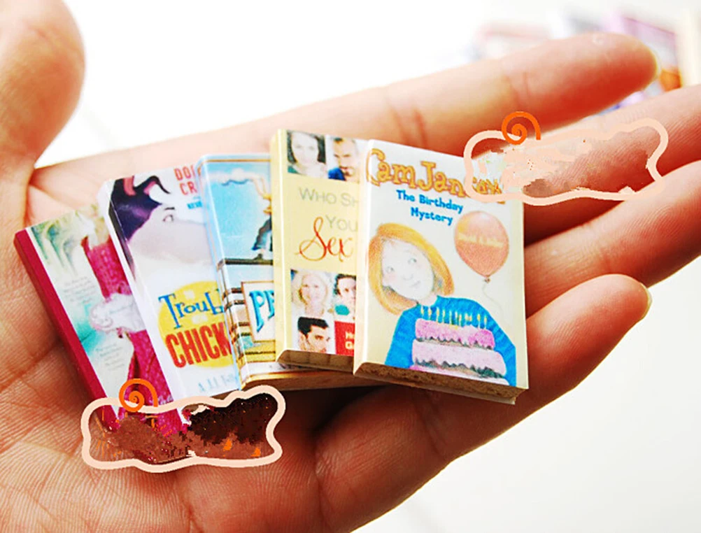 

1/12 красочные деревянные миниатюрный книги для игрушечного домика классические ролевые игры игрушечная мебель креативные милые подарки По...