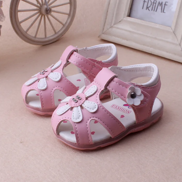 2019 Summer 1 year old baby girls sandals fashion LED lights princess shoes non-slip soft first walk infant sports newborn | Мать и