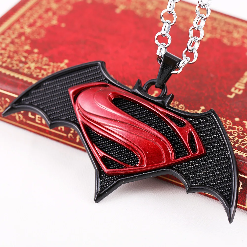 DC Лига Справедливости Бэтмен Vs колье с символом Супермена брелок Рисунок Модель