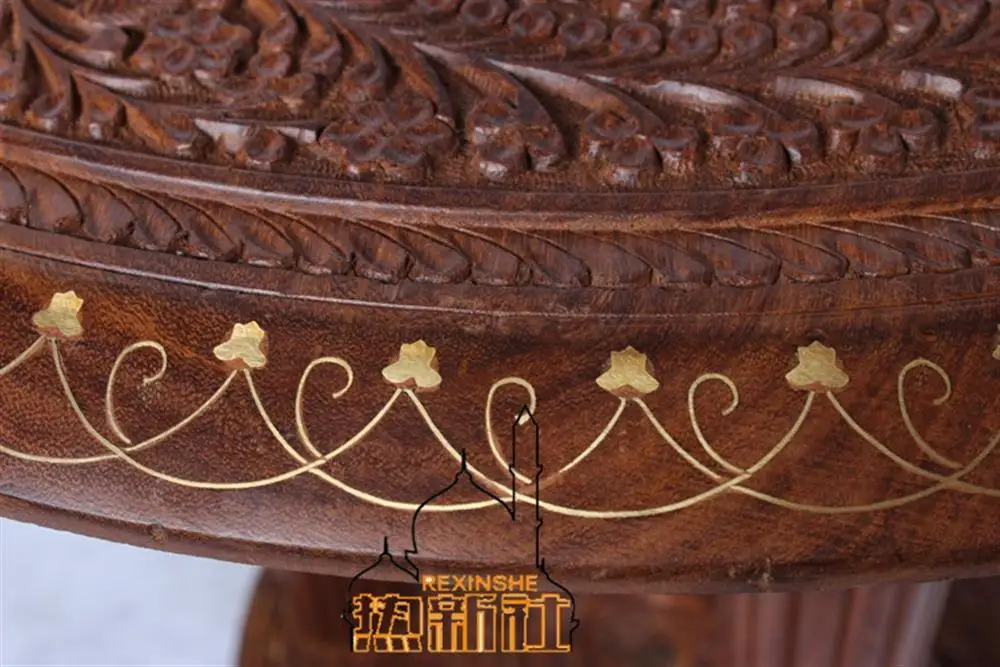 Импортированный из Китая деревянный резной стол с тремя ножками старинное