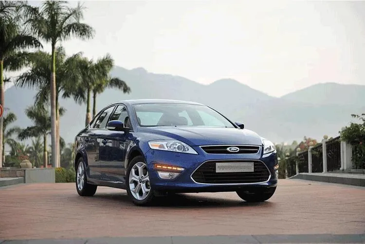 

eOsuns led drl daytime running light for Ford mondeo 2011-2013 with moving turn yellow signal,Blue night