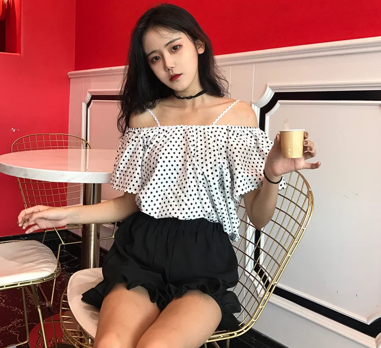 2017 summer new women's fashion word collar lotus leaf strapless wave point sling shirt |