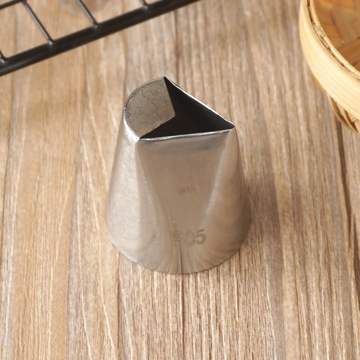 

#F05 Large Size Special V Shape Piping Nozzle Cake Cream Decoration Stainless Steel Icing Tips Cupcake Pastry Tools