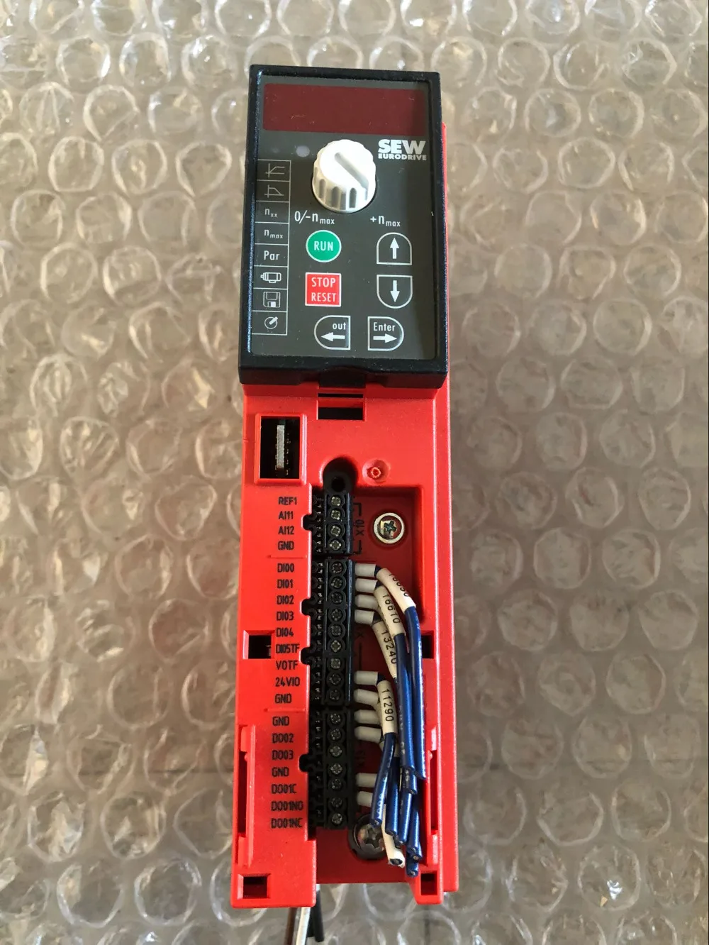 Sew Eurodrive MC07B0004-5A3-4-00 Movitrac B преобразователь используемый в хорошем состоянии |