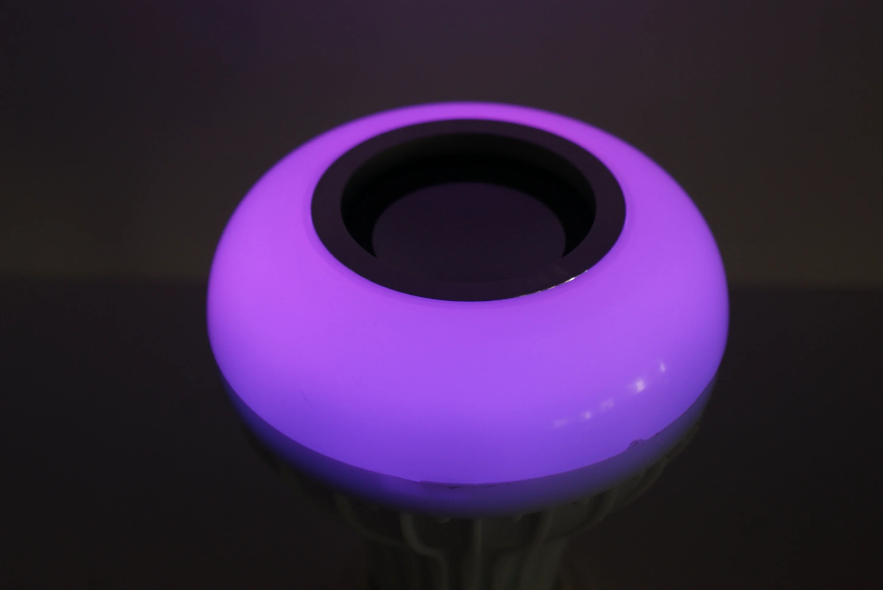 Светодиодная музыкальная лампа с Bluetooth динамиком E27 RGB Изменение Цвета Умный светодиодный 12 Вт беспроводной динамик s с пультом дистанционного управления