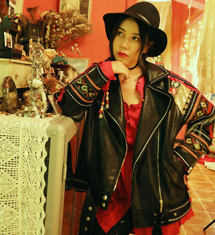 Jessica's Store для женщин осень личность панк повседневное свободные Роскошные вышивка кисточкой заклепки из искусственной кожи короткая мотоциклетная куртка