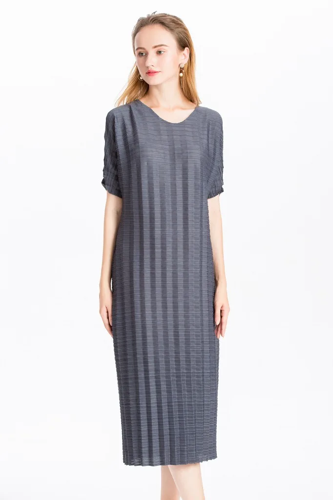 

Fashion Short-sleeved Horizontal Miyake Pleated Dress High-end Loose Dress