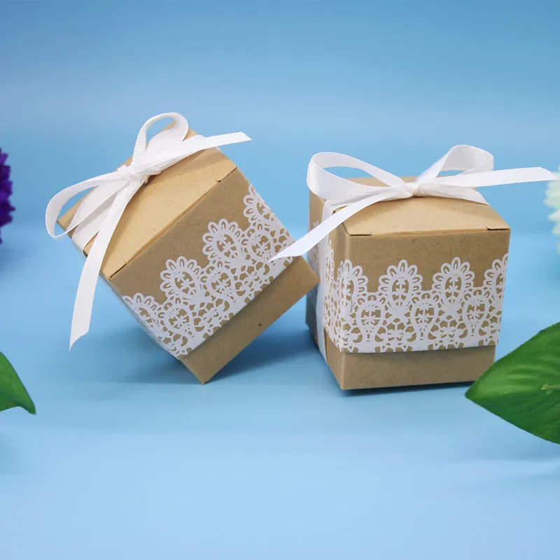 50pcs 50 шт. крафт Бумага конфеты с белая коробка с кружевным вырезом лента упаковки для коробка для свадебных подарков будущей матери мальчик пользу Коробки - Цвет: 50pcs
