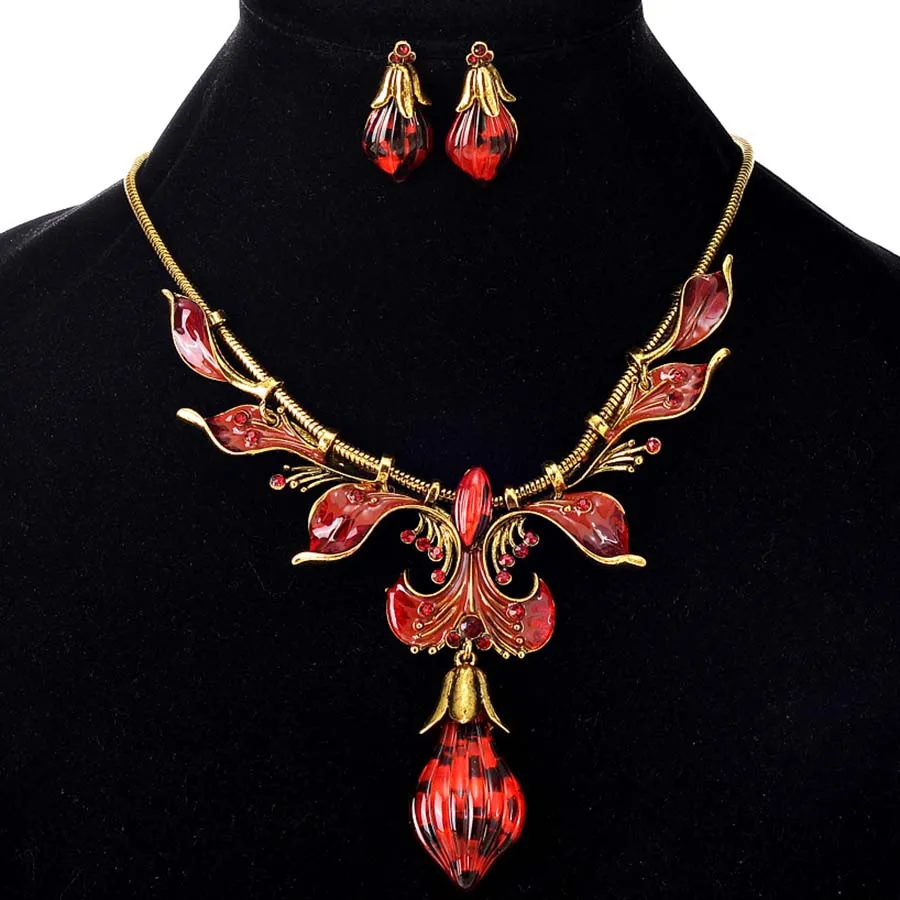 Набор ювелирных изделий серьги и ожерелье с принтом в виде листочков