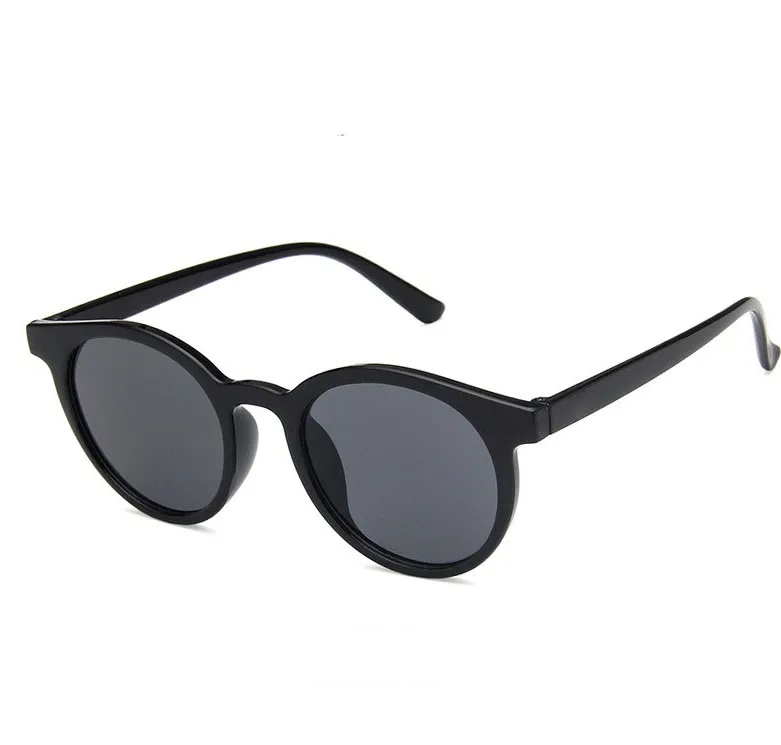 Женские и мужские солнцезащитные очки круглой формы недорогие в пластиковой