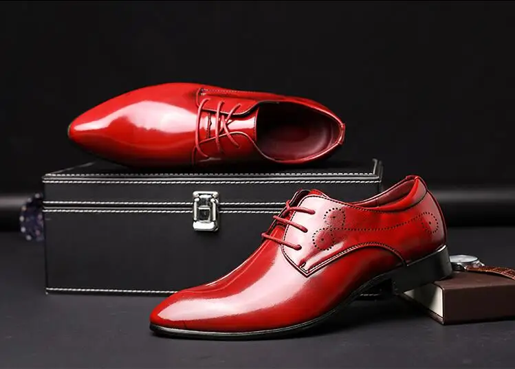 

Lace-Up British Style Shoes Men's Wedding Red Shoes Stylish Pointed Toes Height Increasing Patent Leather Male Carved Dress Shoe
