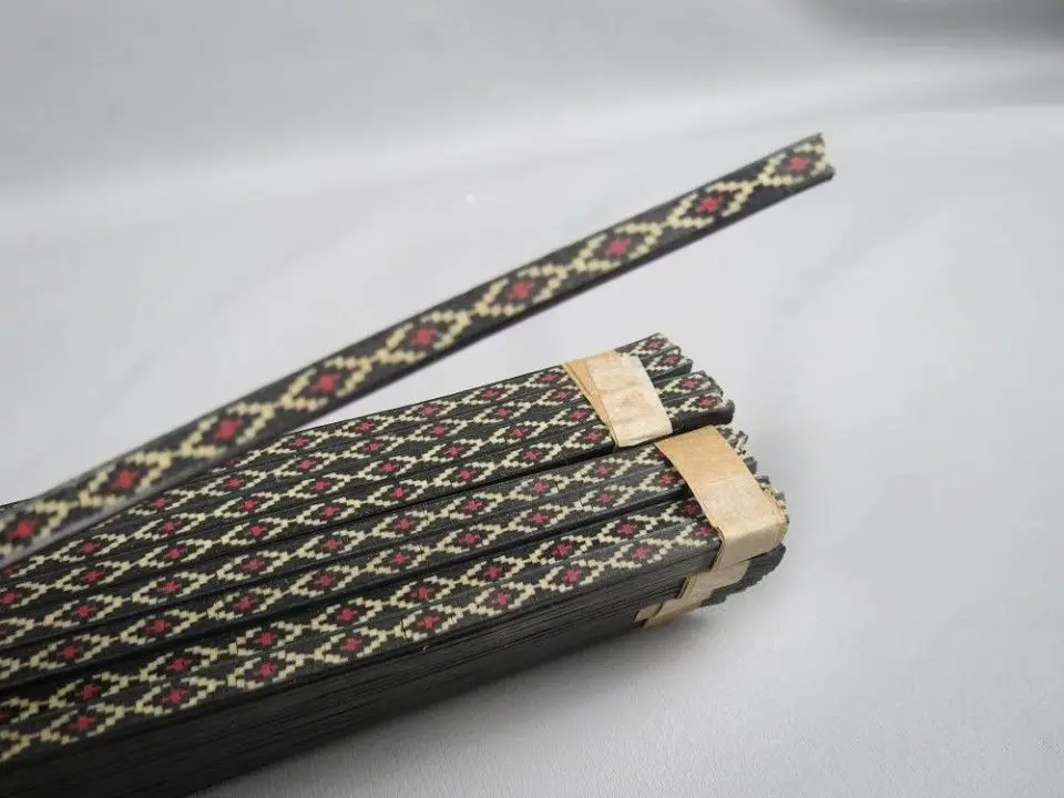 

25STRIP LUTHIER FIGURED BINDING XL-69,Measures 5mm x1.5mm thick and 640mm long