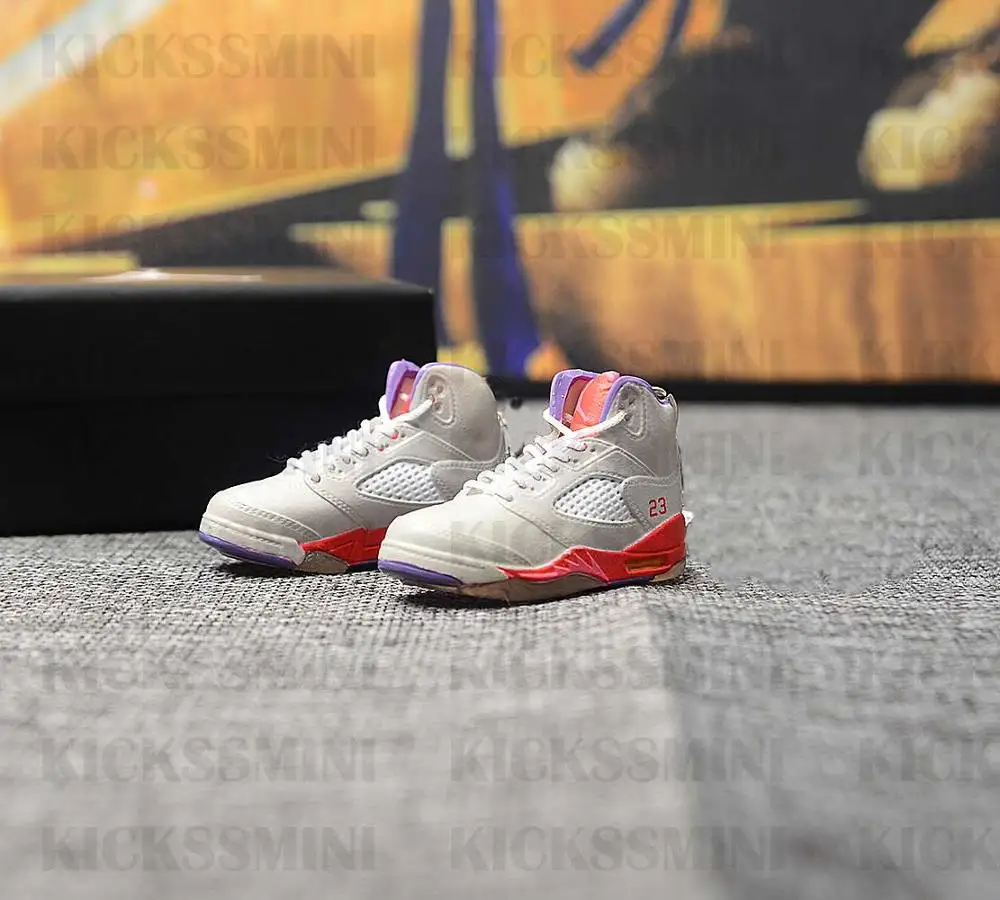 a pair(naked shoe) Дропшиппинг высокое качество AJ5 Серебряный Розовый брелок с кроссовком 1/6 масштаб 3D Мини кроссовок JORDAN Брелок В Форме куклы аксессуар - Color: a pair(naked shoe)