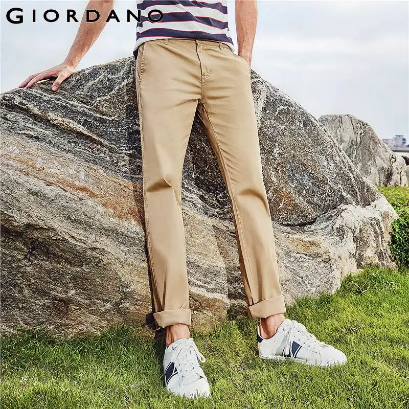 Giordano стрейчевые брюки хаки зауженная версия slim fit выполнены из хлопка и спандекса