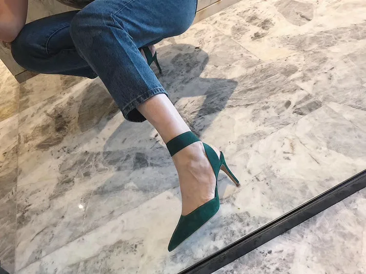 Женские босоножки с острым носком Новинка 2019 года Цвет черный зеленый Женская