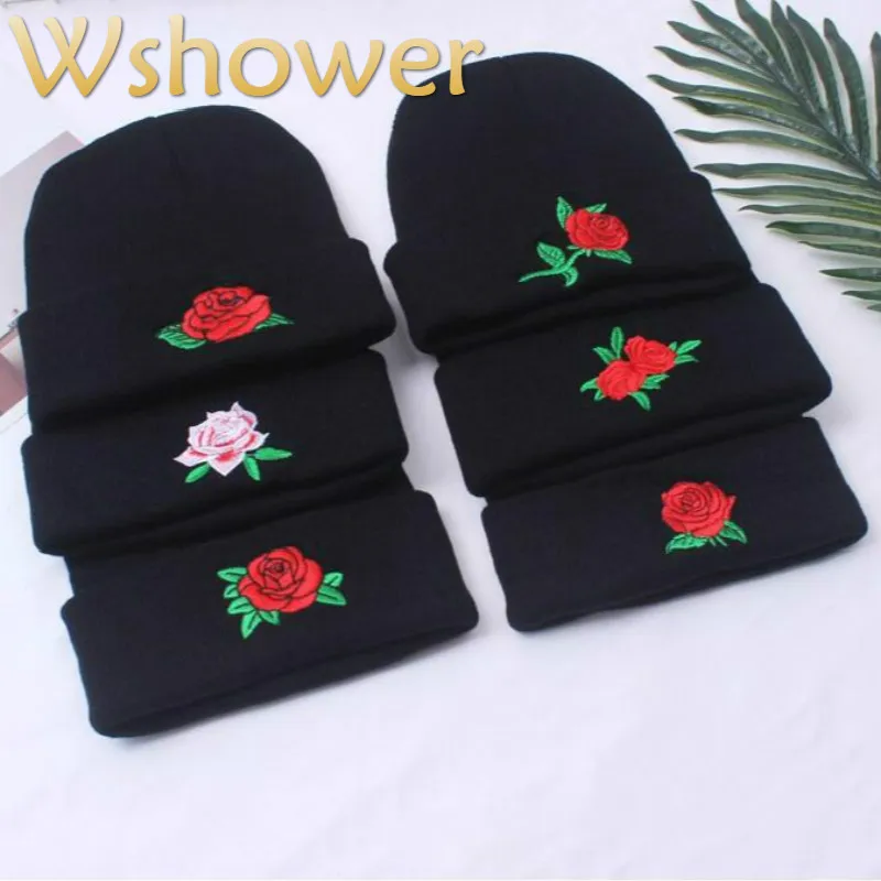 Розовая женская вязаная шапка Skullies & Beanies Черная Вязаная мужская с цветочной