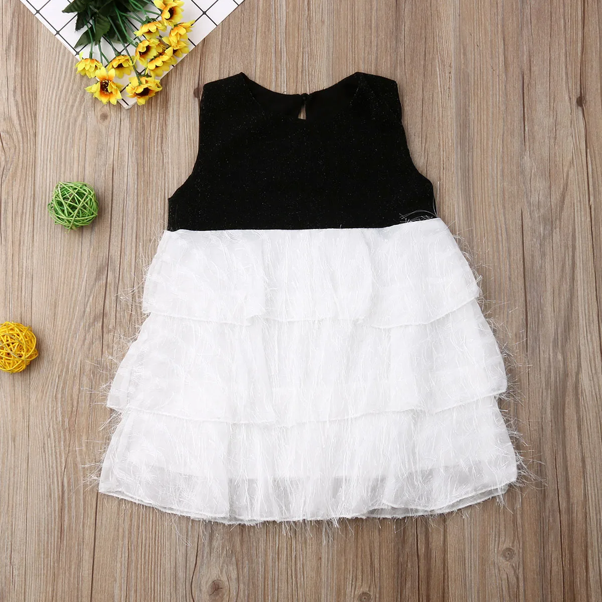 Детское платье-пачка без рукавов черно-белое праздничное платье с цветочным