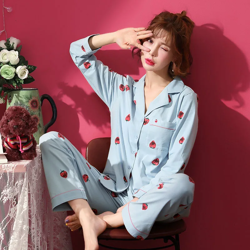 Женские атласные пижамы с длинным рукавом и отложным воротником украшенные