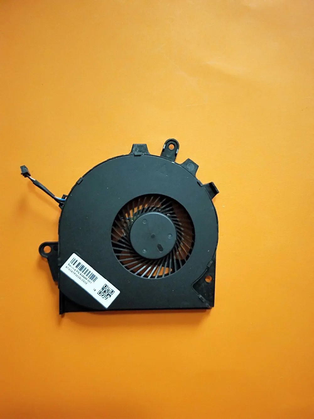 

Новый охлаждающий вентилятор для HP 3 NS85B00-16M03 DC5V 0.5A