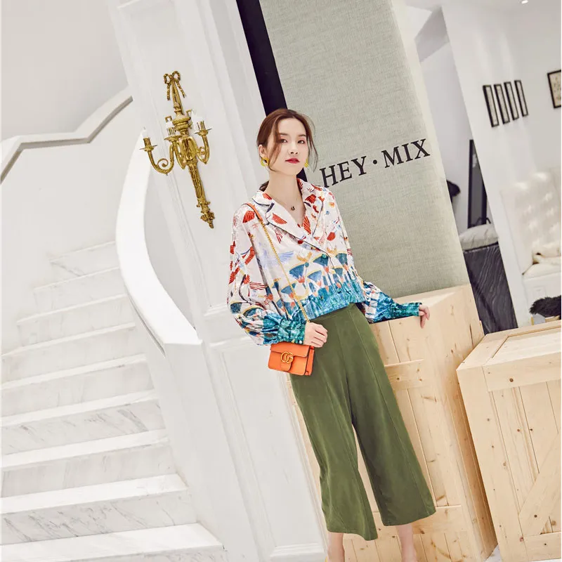 Женская бархатная блузка с отложным воротником коротким рукавом и рисунком птиц