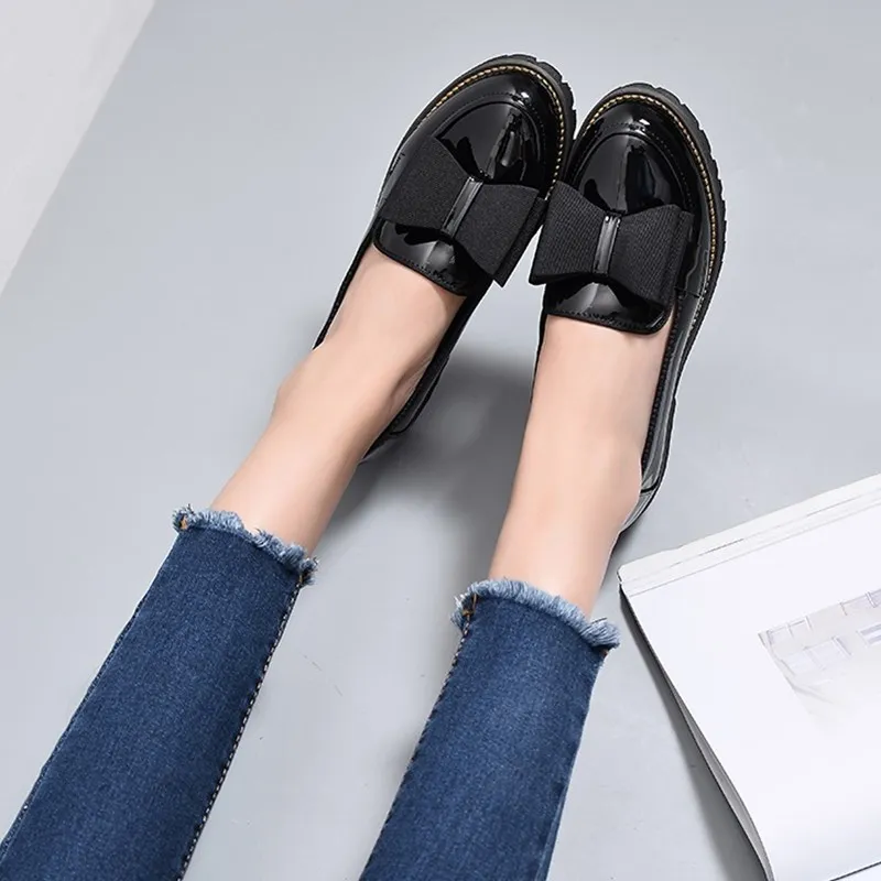 E TOY/Осенняя женская обувь на платформе и низком каблуке из лакированной кожи без