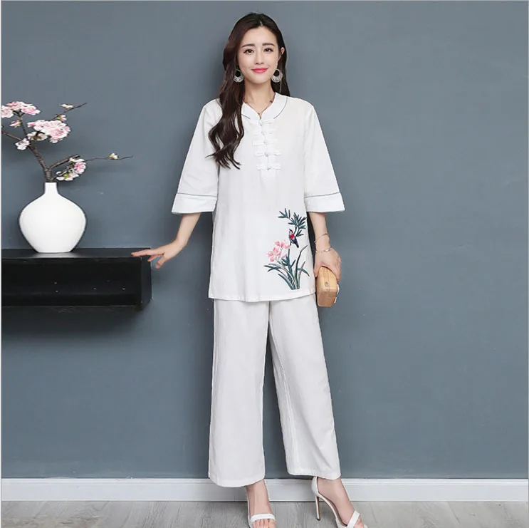 2018 Women's National Wind Button Embroidery Leisure Set |