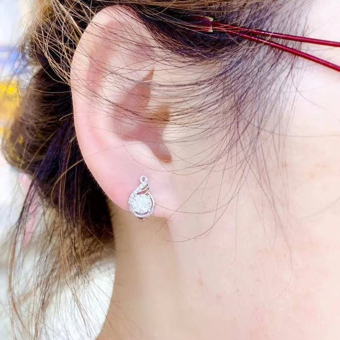 Женские серьги с драгоценным камнем moissanite привлекательным символом из