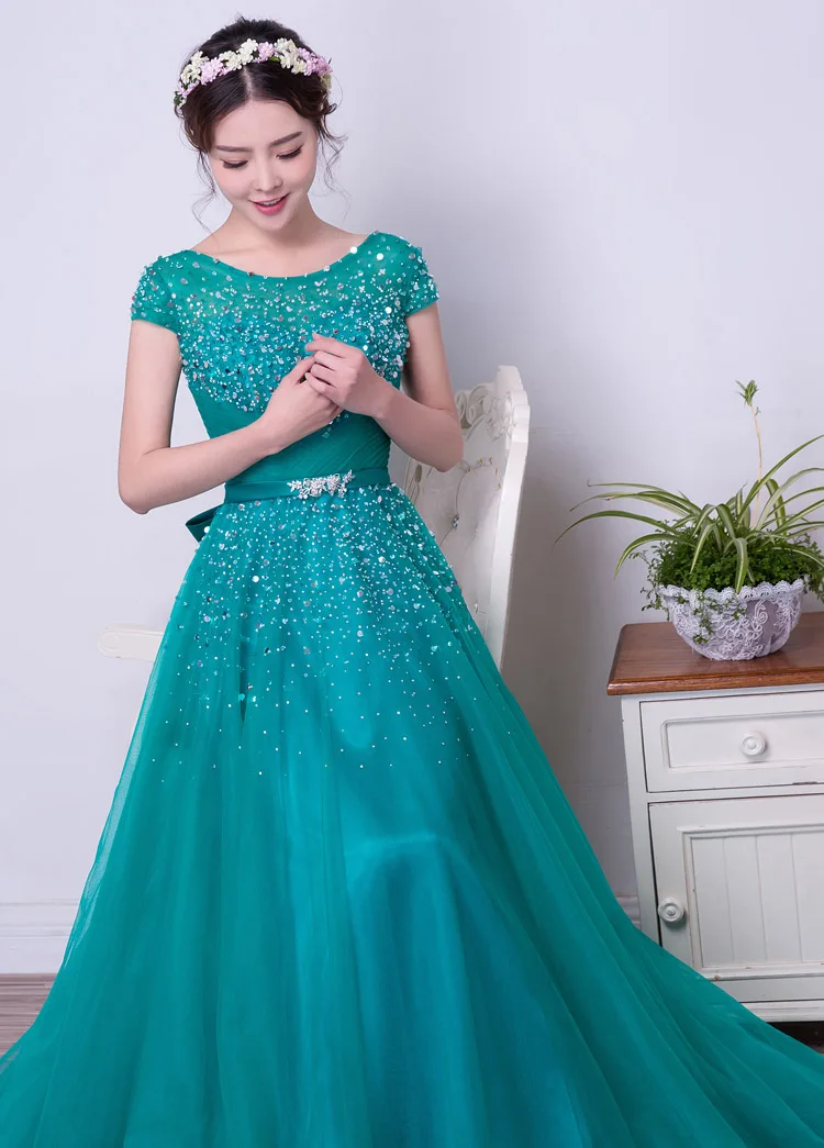 Бирюзовое фатиновое платье трапециевидной формы с длинными скромное на