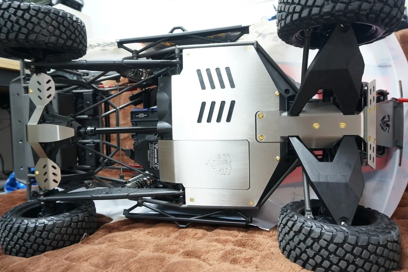 Бронированная противоскользящая пластина из нержавеющей стали для Traxxas UDR