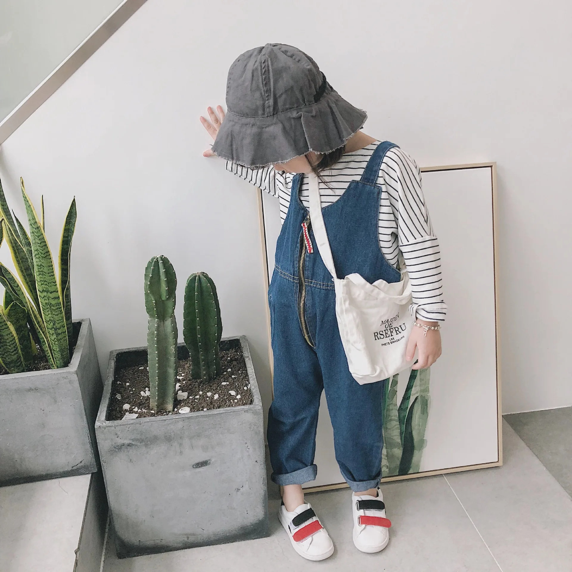 2018 spring autumn clothing pure color cotton two fake pockets ornament boys girls kids zipper fly loose fashion cowboy overalls | Детская