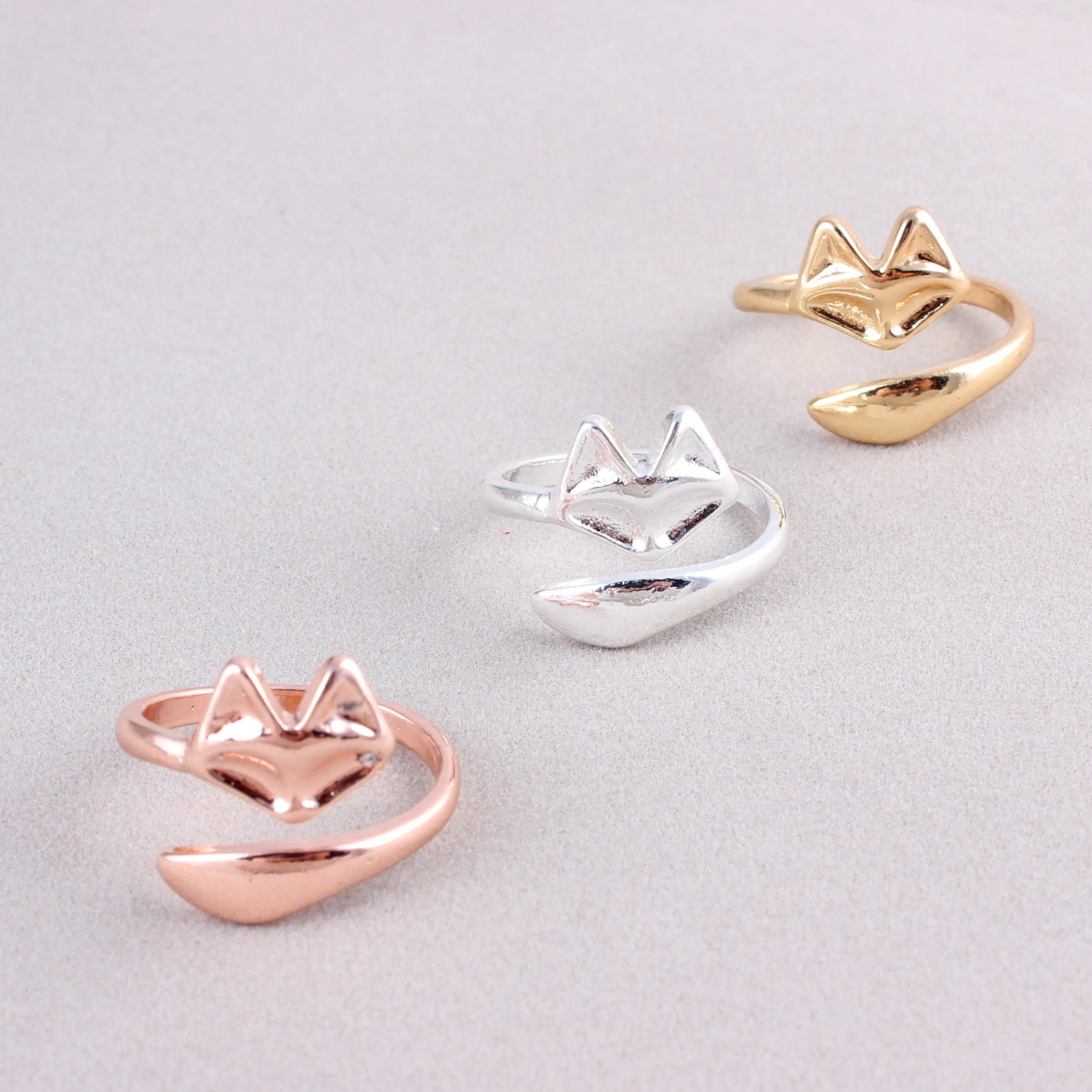 Женские кольца с лисьими пальцами регулируемые белого жёлтого и розового