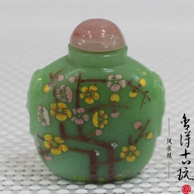 

Antique glazed snuff bottle (green) with Chinese characteristics