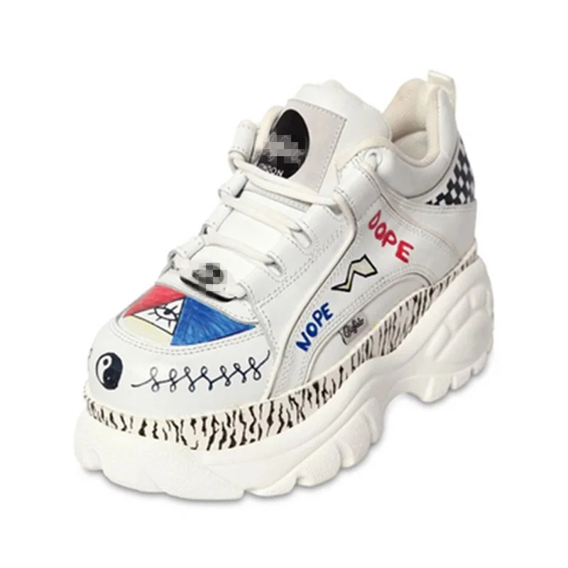 Женские кроссовки из натуральной кожи с граффити дизайнерские на платформе для