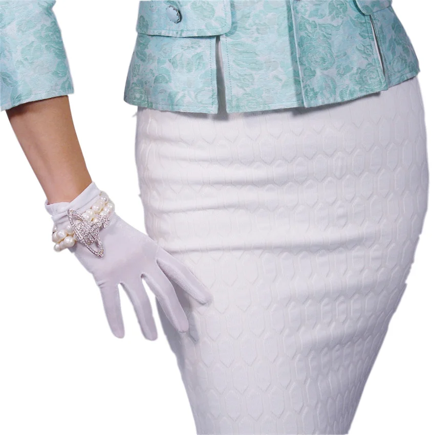 

Women 22cm Velvet Gloves Short Paragraph Pure White Models High Elastic Velvet Gold Velvet Touch Screen RBS22