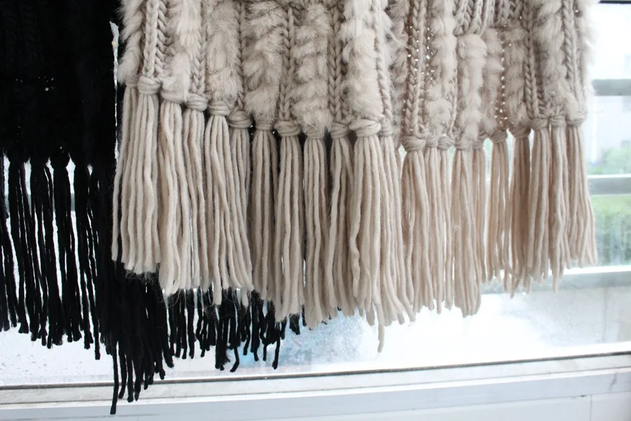 Женский трикотажный жилет Приталенный с воротником из натурального кроличьего