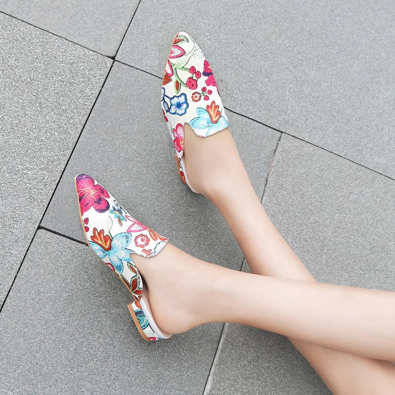 Мюли женские с цветочной вышивкой заостренный носок летняя Уличная обувь