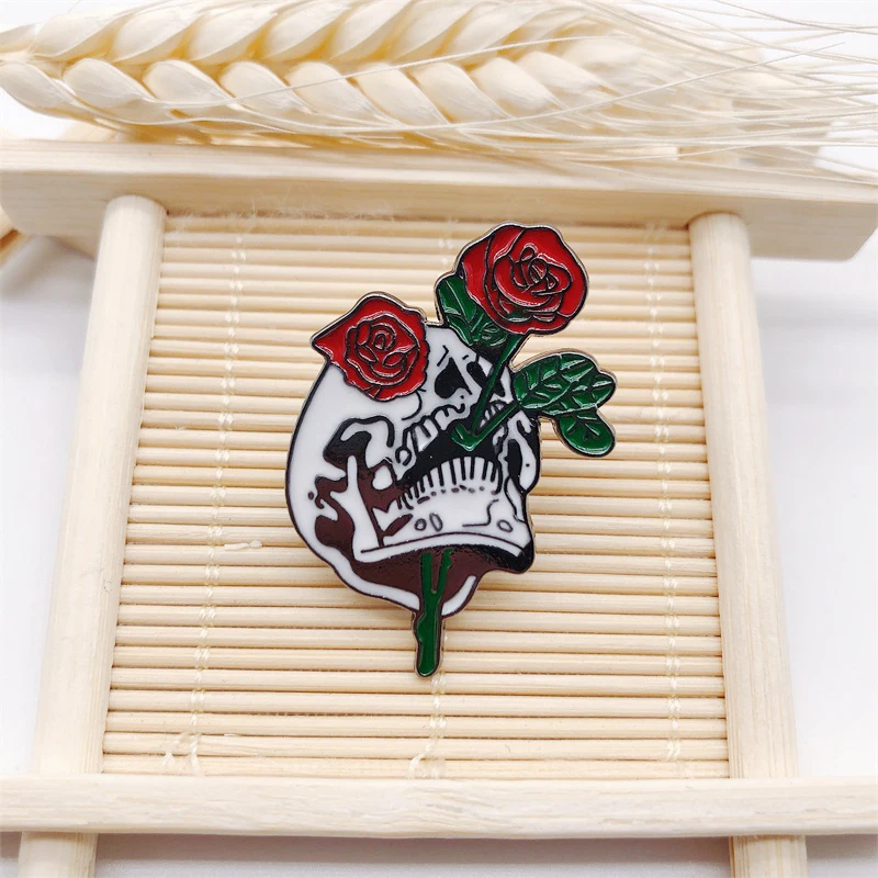 Креативная эмалированная брошь в виде мультяшного растения цветка роза кость
