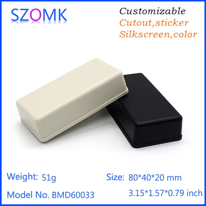 Небольшая пластиковая коробка электрическая распределительная пластиковый