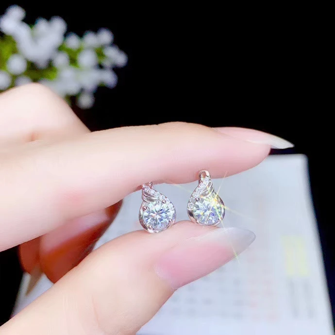 Женские серьги с драгоценным камнем moissanite привлекательным символом из