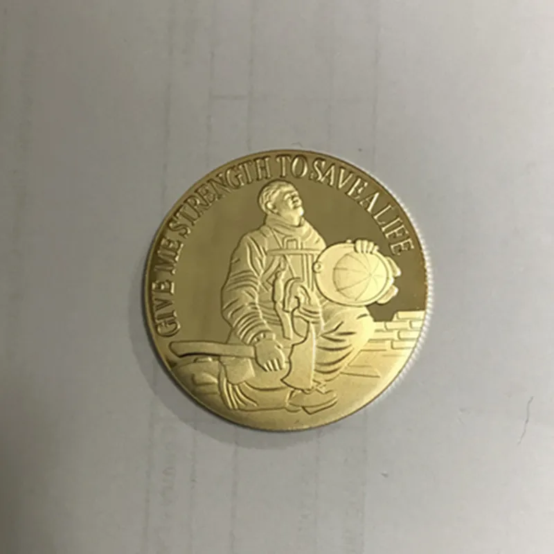 100 pcs Non magnetic American Fireman's prayer GIVE ME STRENGTH TO SAVE A LIFE gold plated 40 mm souvenir collectible metal coin | Дом и