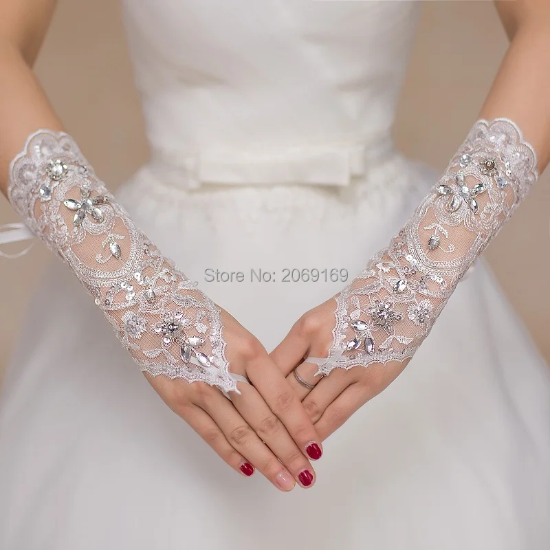

2020 Crystals Beaded Wedding Gloves Lace Pascoa Shorter than Opera Length Free Size Bridal Glove Fast Shipping In Stock