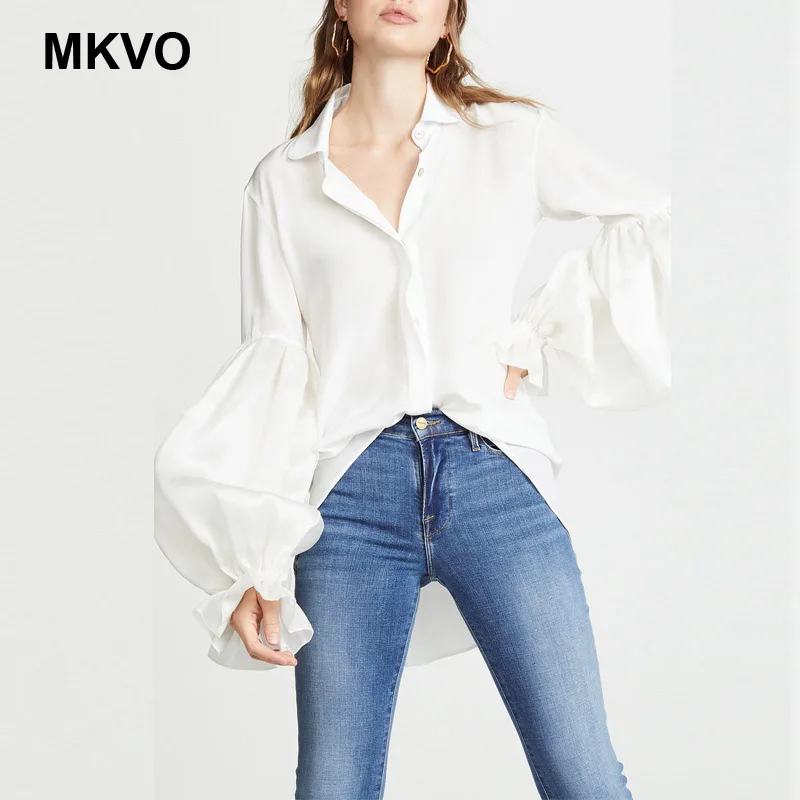 Женская офисная блузка белая облегающая с длинными рукавами фонариками весна