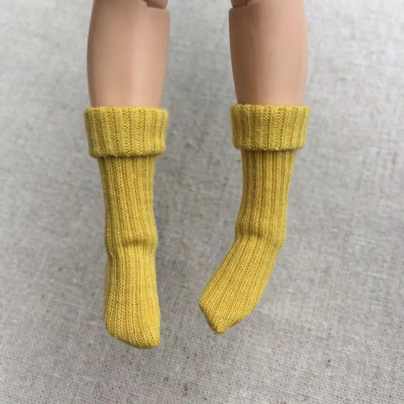 Носочки для куклы. Носки для куклы. Носки Барби. Носочки для Барби. Носки для кукол 1/6.